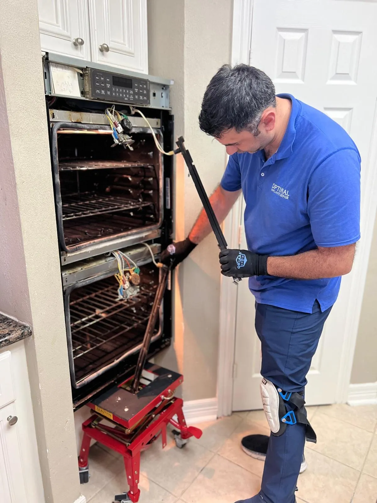 Built-in oven repair, by an Optimal Appliance technician